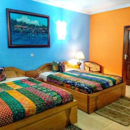 Alma House Hotel Accra Esterno foto
