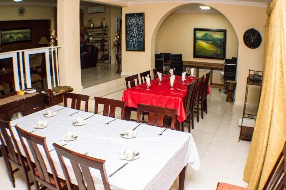 Alma House Hotel Accra Esterno foto