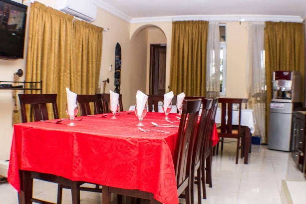 Alma House Hotel Accra Esterno foto