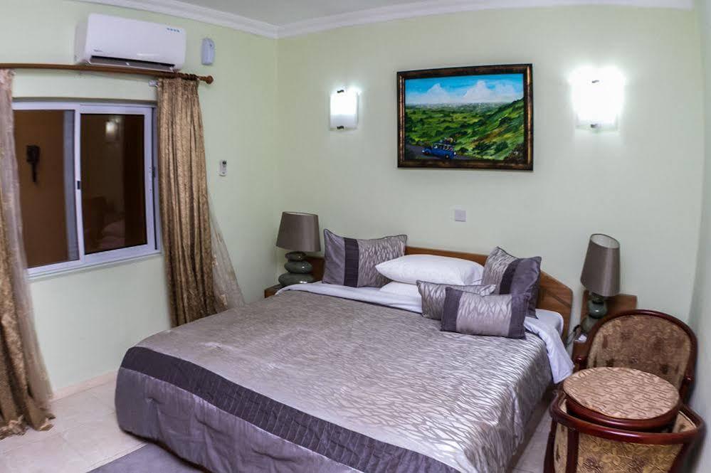 Alma House Hotel Accra Esterno foto