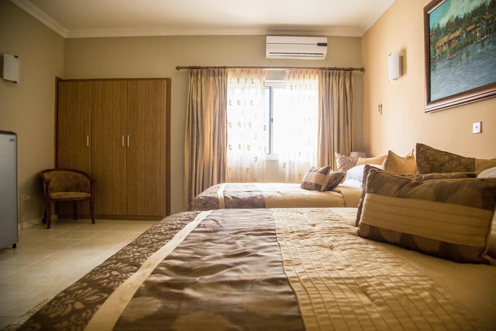 Alma House Hotel Accra Esterno foto