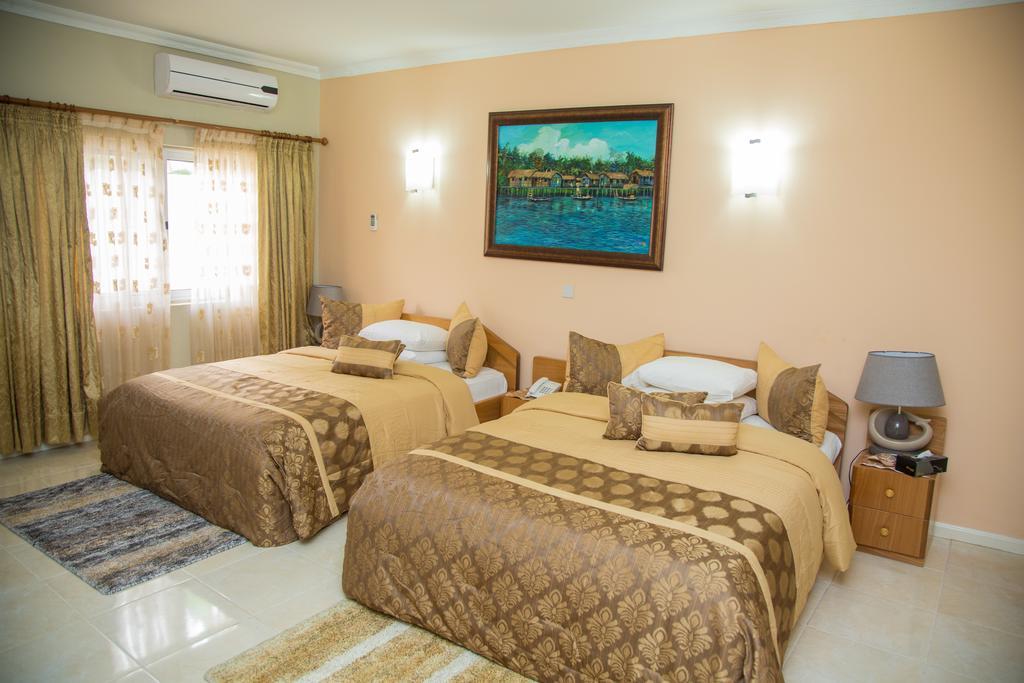 Alma House Hotel Accra Esterno foto