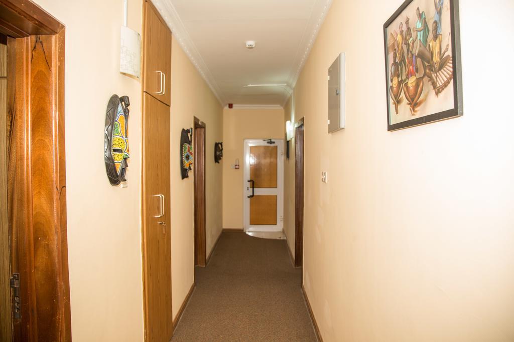 Alma House Hotel Accra Esterno foto
