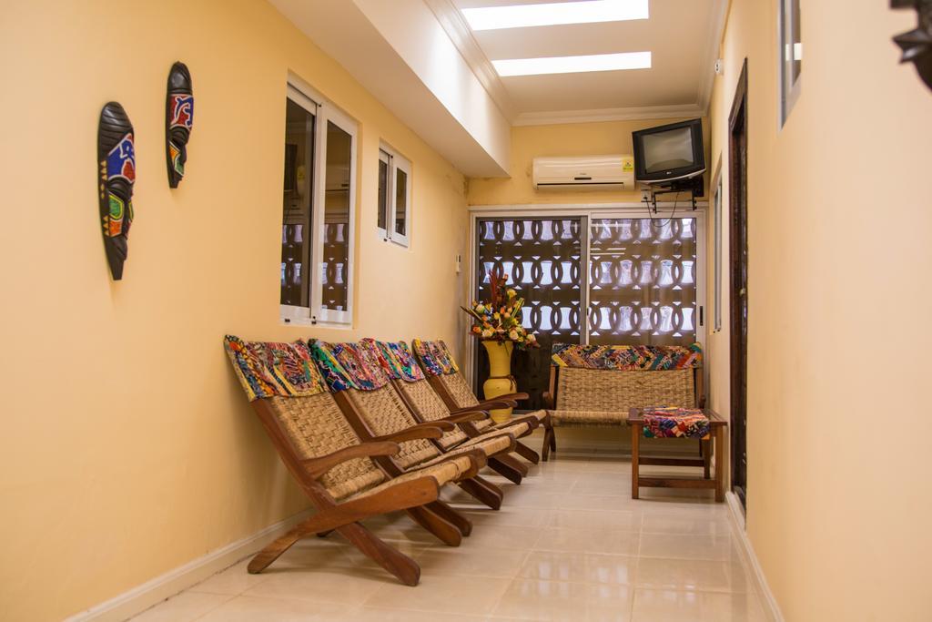Alma House Hotel Accra Esterno foto