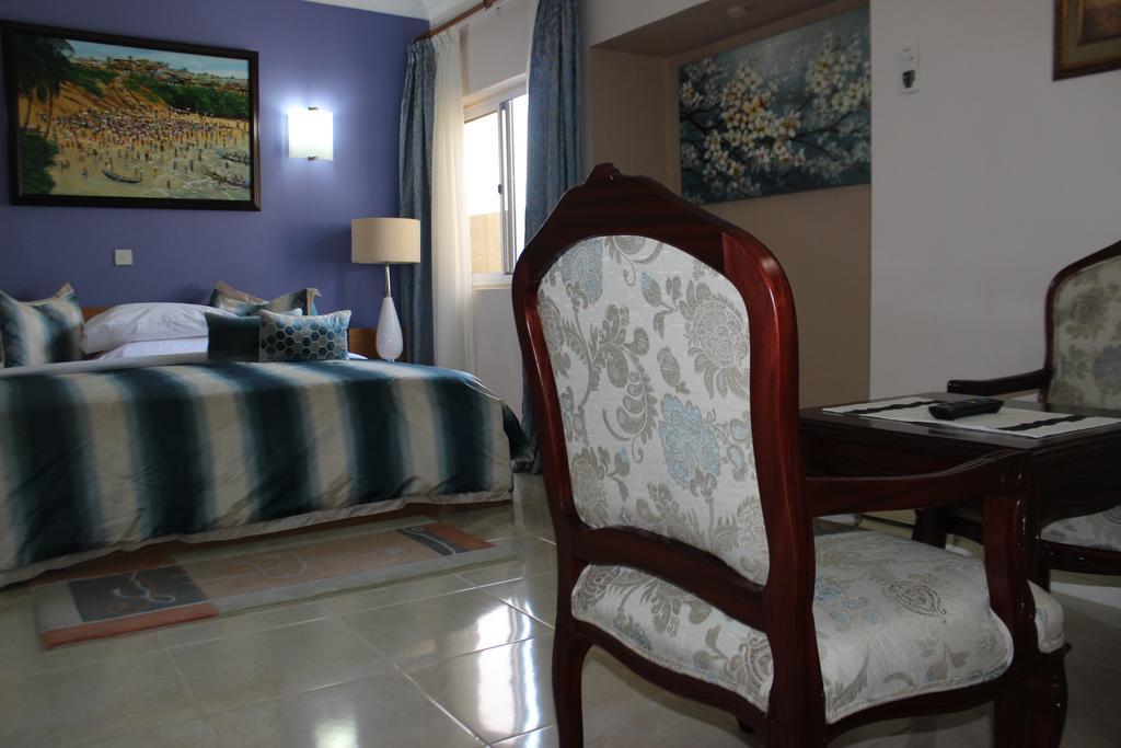 Alma House Hotel Accra Esterno foto