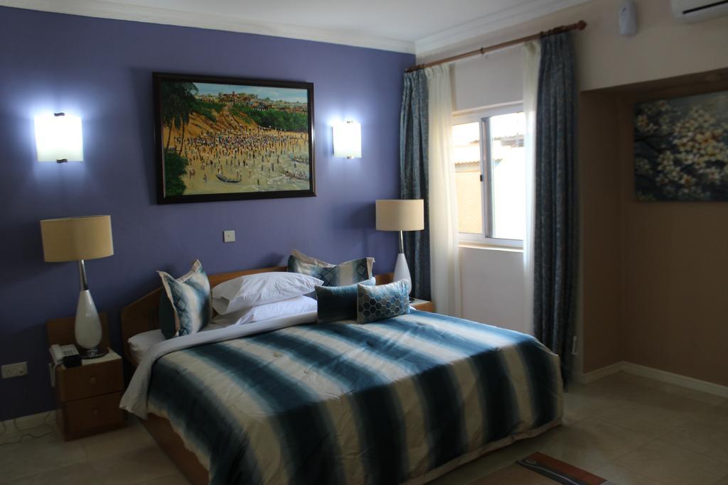 Alma House Hotel Accra Esterno foto