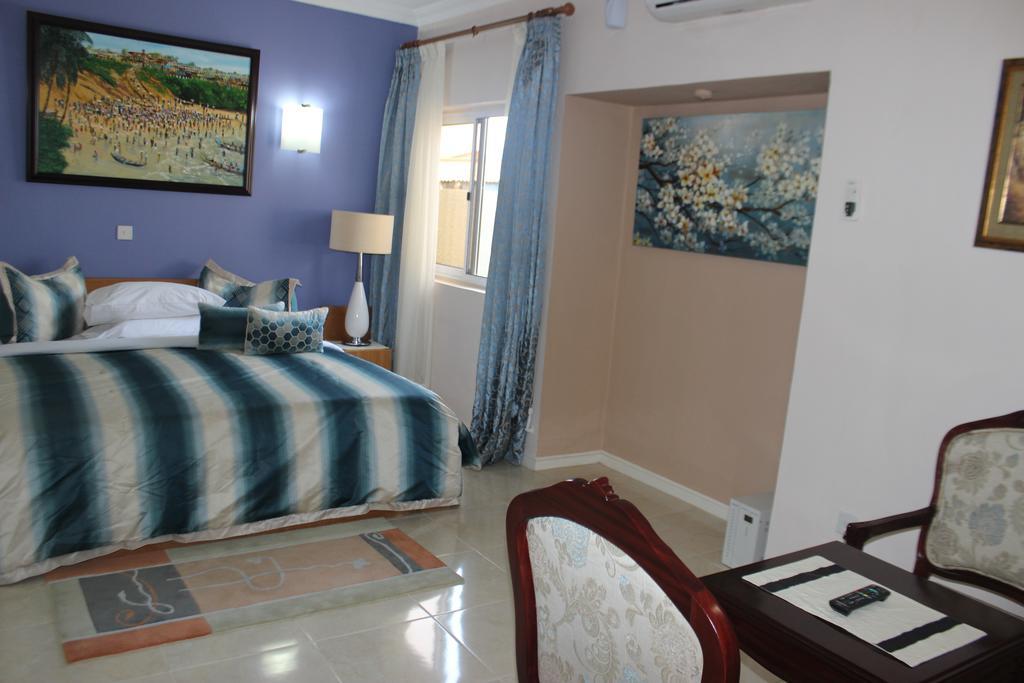 Alma House Hotel Accra Esterno foto