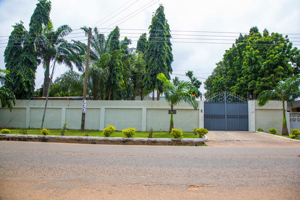 Alma House Hotel Accra Esterno foto