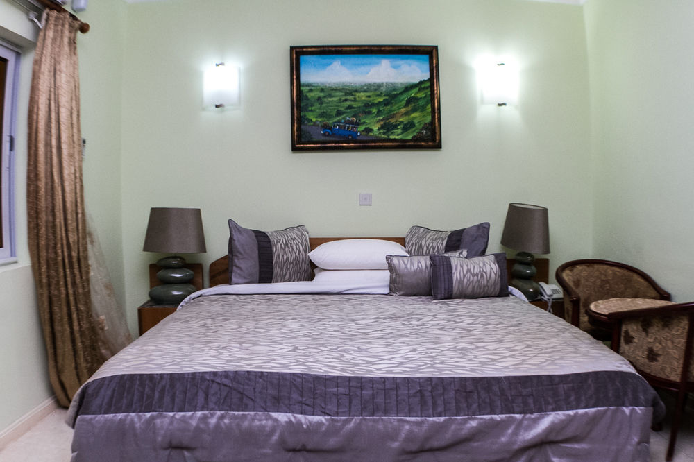 Alma House Hotel Accra Esterno foto