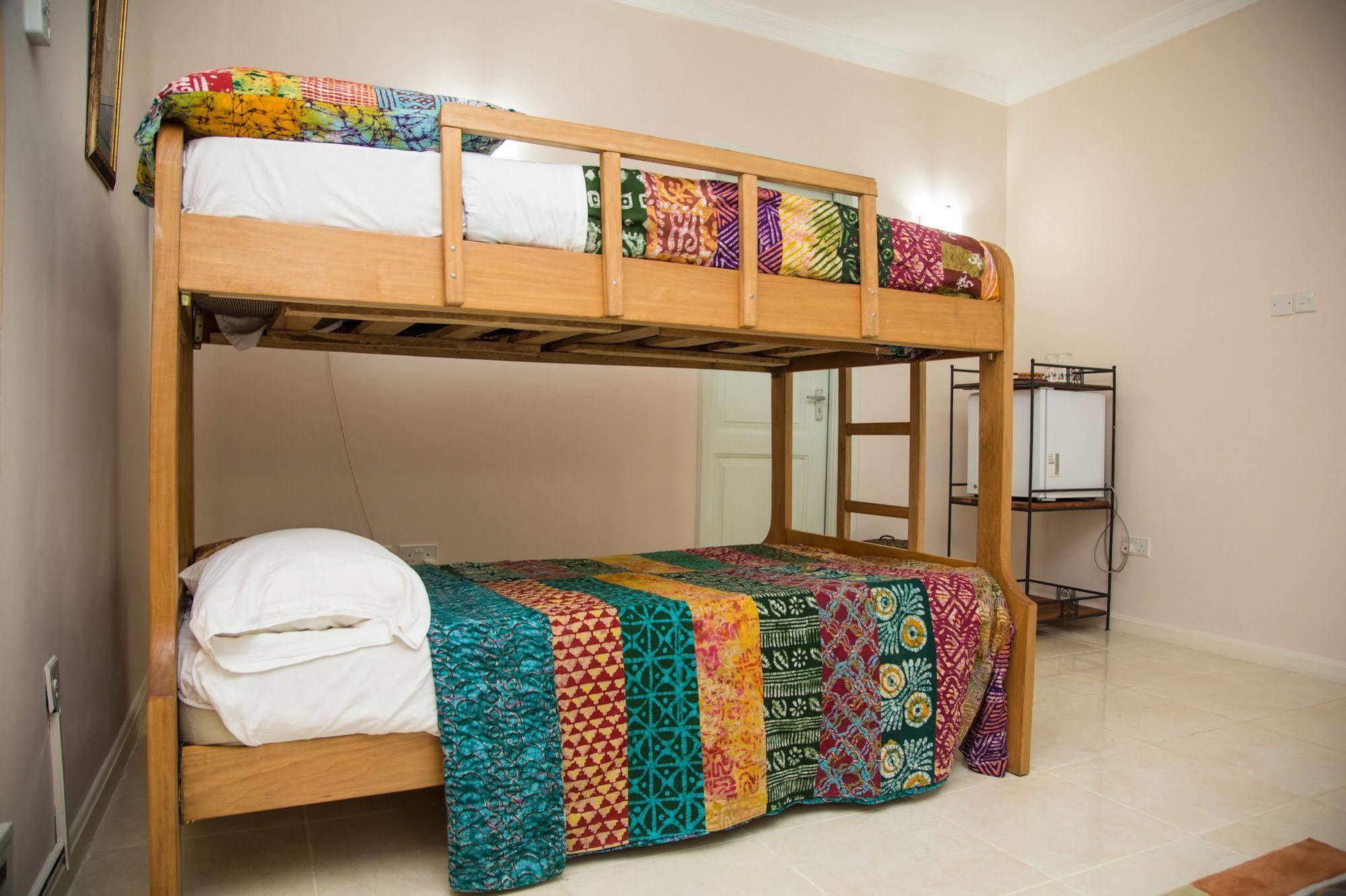 Alma House Hotel Accra Esterno foto