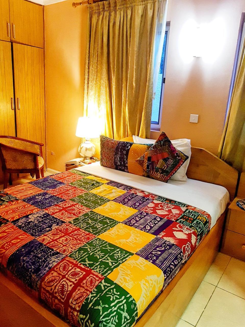 Alma House Hotel Accra Esterno foto