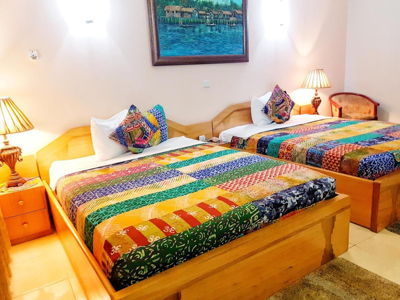 Alma House Hotel Accra Esterno foto