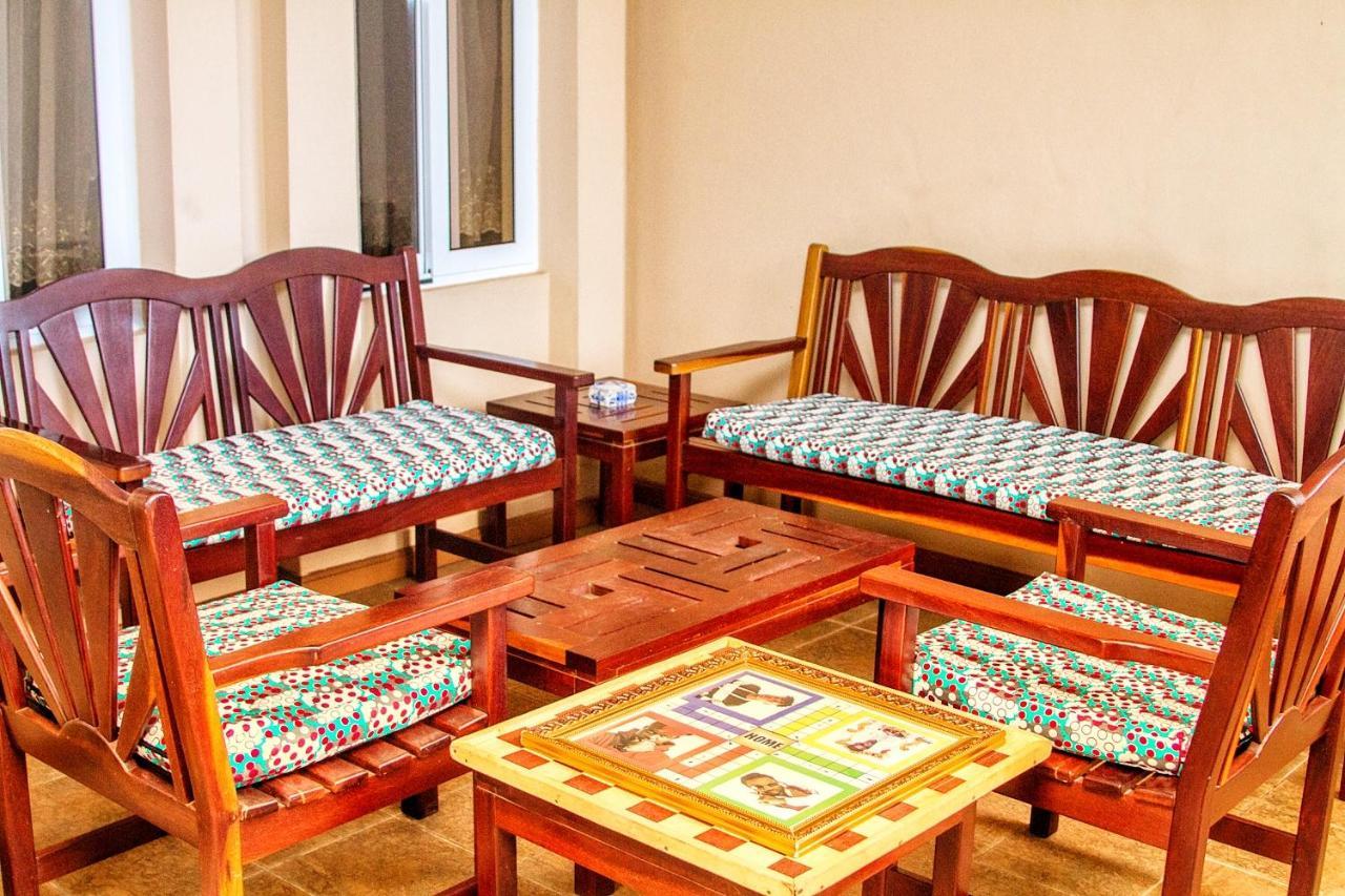Alma House Hotel Accra Esterno foto