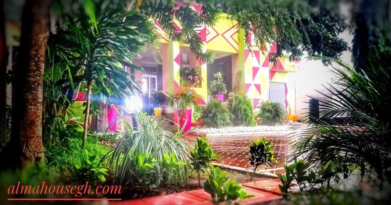 Alma House Hotel Accra Esterno foto